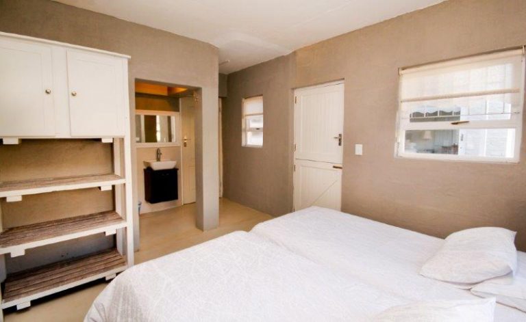 2Palms Stilbaai On-suite Twin-bed Room